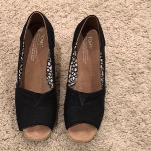 Toms wedge size 8